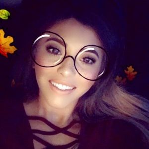 Meet your Posher, Crystal